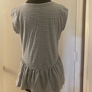 Loft short sleeve black/white top. Flirty tail style detail on the back. Size M